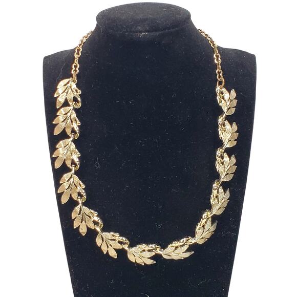 Floral Flower Gold Tone Necklace Bloomcore 8.25" Unsigned - Picture 1 of 5